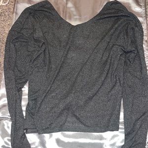 Lightweight Long Sleeve Shirt with Cutout in the Back